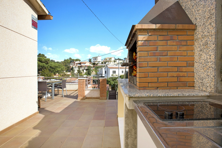 Others 4, Villa Ferreira, Girona