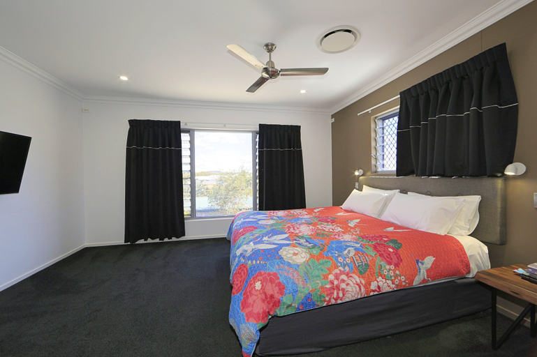 Bedroom 2, 12th Tee Bed and Breakfast, Burnett  - Pt A