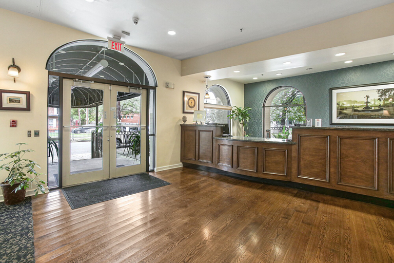 Others 5, St. Charles Inn, Orleans
