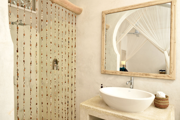 Bathroom 4, Sharazād Boutique Hotel, Kusini