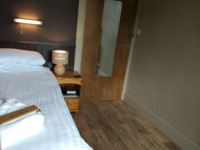 Bedroom 2, Cairn Hotel, Highland