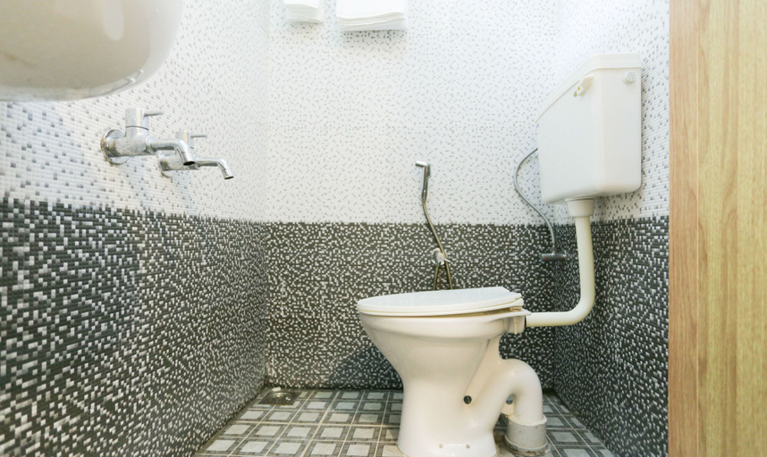 Bathroom 3, Treebo Trend Heaven Gardens, Ernakulam