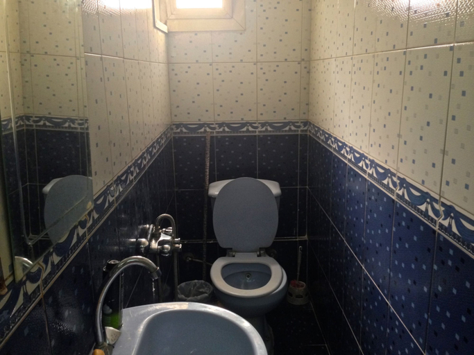 Bathroom 5, Wasatalbalad inn, Qasr an-Nil