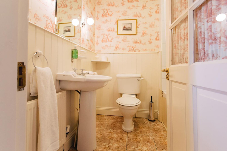 Bathroom 4, Gleesons Restaurant & Rooms