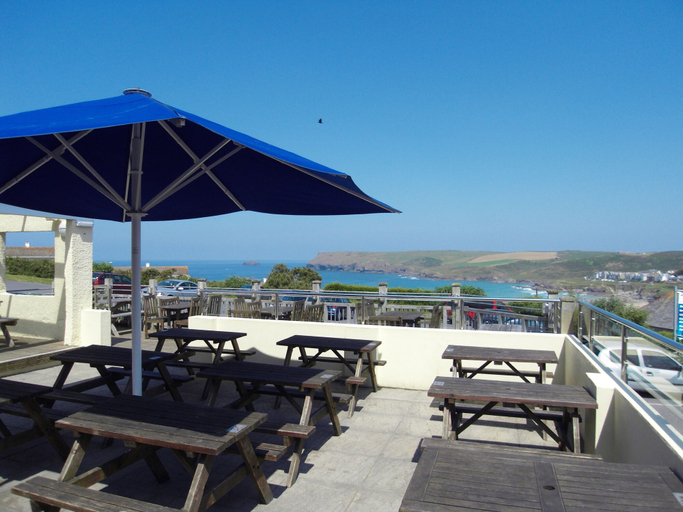 Food & Drinks 5, Oystercatcher Apartments, Cornwall