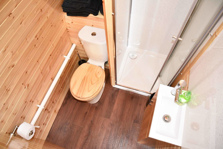 Bathroom 4, Dunvegan Camping Pods, Highland