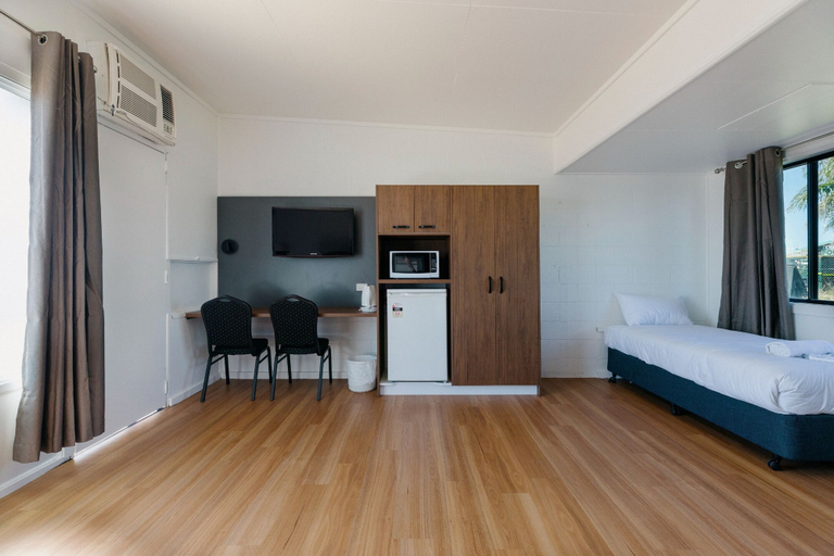 Bedroom 2, Boomerang Motor Hotel, Mackay - Pt A