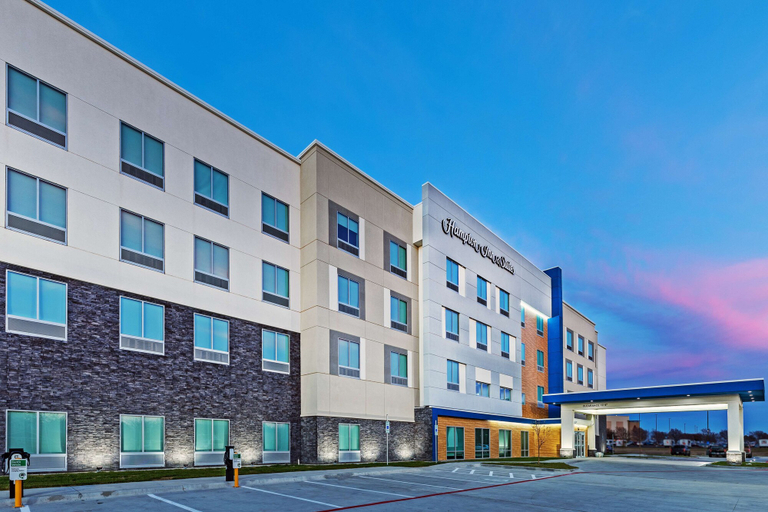 Exterior & Views 1, Hampton Inn & Suites Canyon, Randall