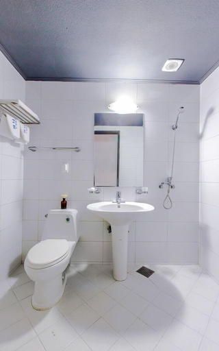 Bathroom 5, Maniju Pension, Jeju
