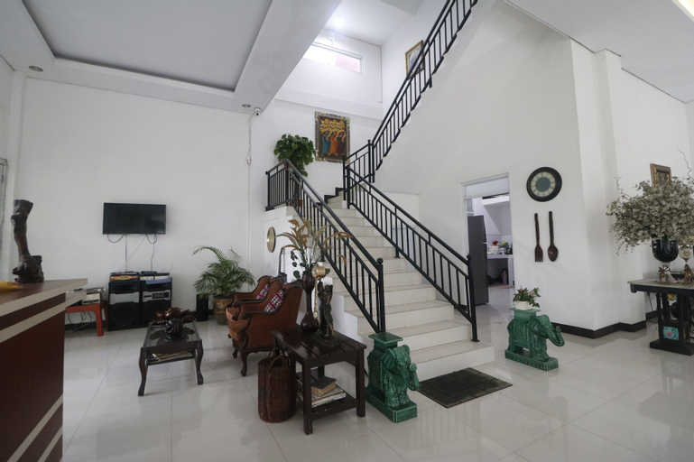 Public Area 2, RedDoorz Syariah @ Lampung Walk, Bandar Lampung