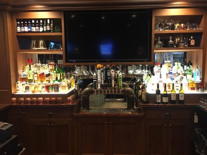 Food & Drinks 5, The Stables Inn and Suites, Columbiana