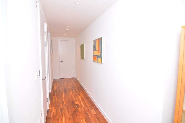 Others 5, Apartment Wharf – Canary South, London
