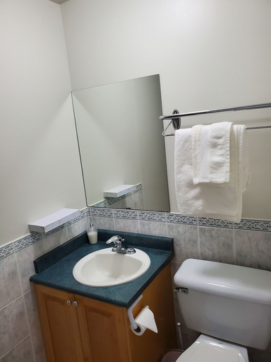 Bathroom 4, Sonora Desert Inn, Okanagan-Similkameen