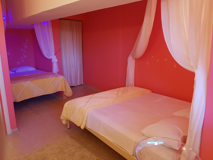 Bedroom 3, The golden brown luxury guesthouse, Thessaly