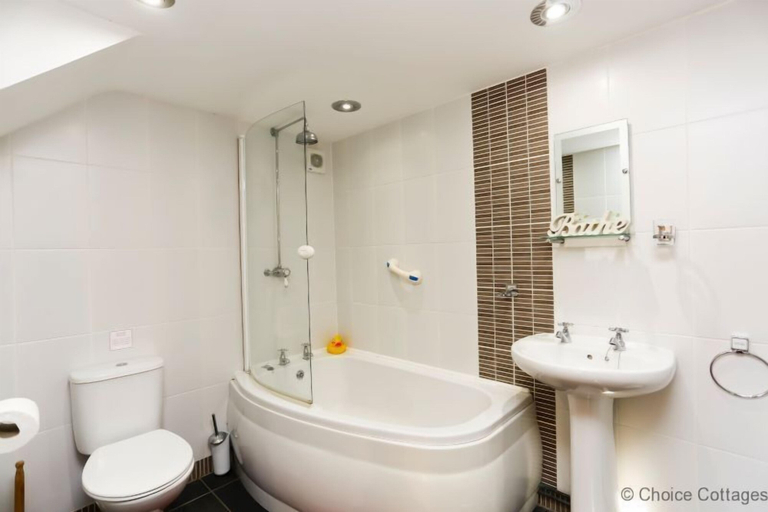 Bathroom 4, Croyde Thatchers Hideaway 2 Bedrooms, Devon
