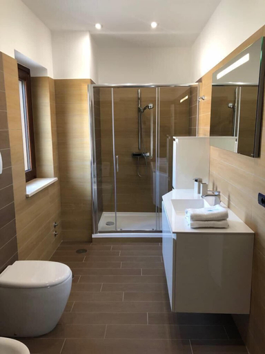 Bathroom 5, B&B Artemide, Salerno