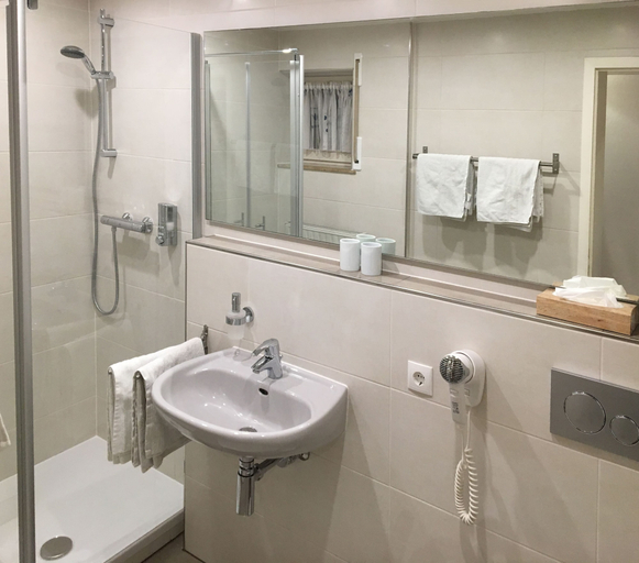 Bathroom 5, Gästehaus Alba, Ortenaukreis