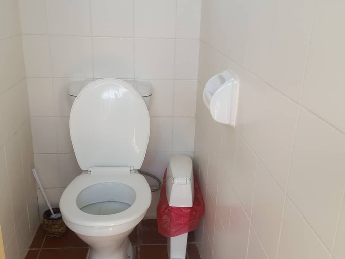 Bathroom 5, Tsabong Eco-Tourism Camel Park, Tshabong