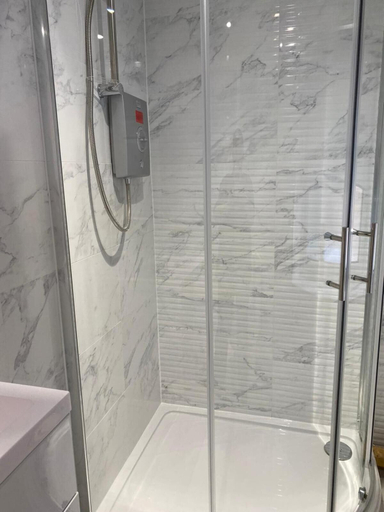 Bathroom 5, Rileys Rooms, Sefton
