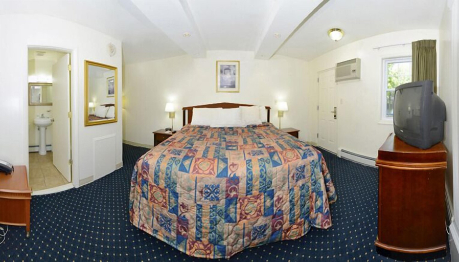 Bedroom 2, Red Carpet Inn, Montgomery