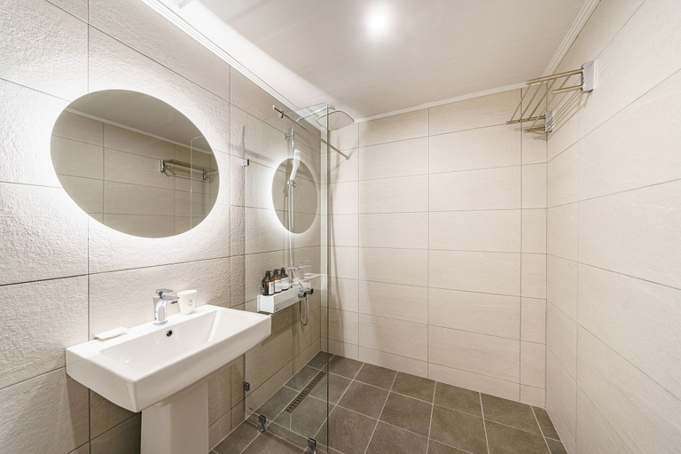 Bathroom 3, Brown Dot Hotel, Jecheon