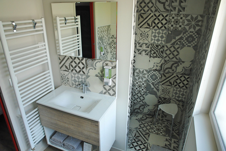 Bathroom 5, Les Béthunoises Béthune Centre, Pas-de-Calais