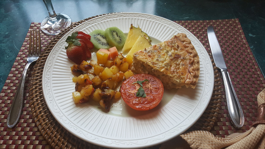 Food & Drinks 5, Green Palm Inn, Chatham