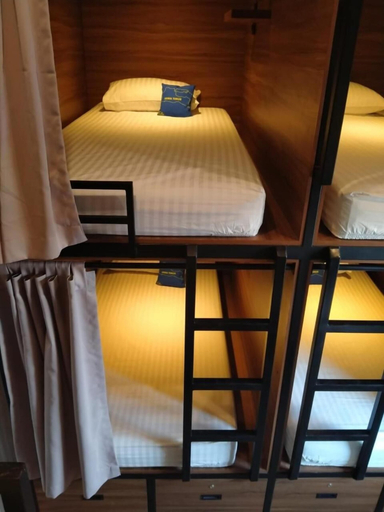 Bedroom 3, Fello Bnb Hostel Kuta - Adults Only, Badung