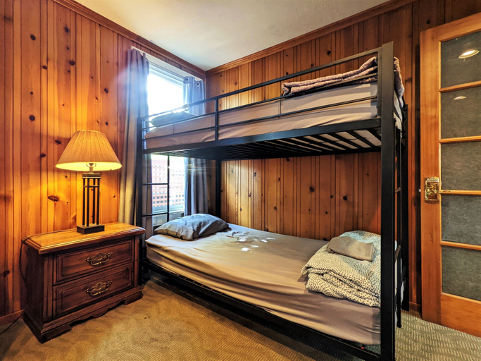 Bedroom 3, Bunk+Brew Historic Lucas House - Hostel, Deschutes
