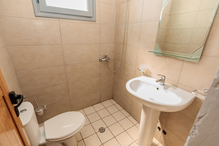 Bathroom, Hotel Azzurro, Sarandës