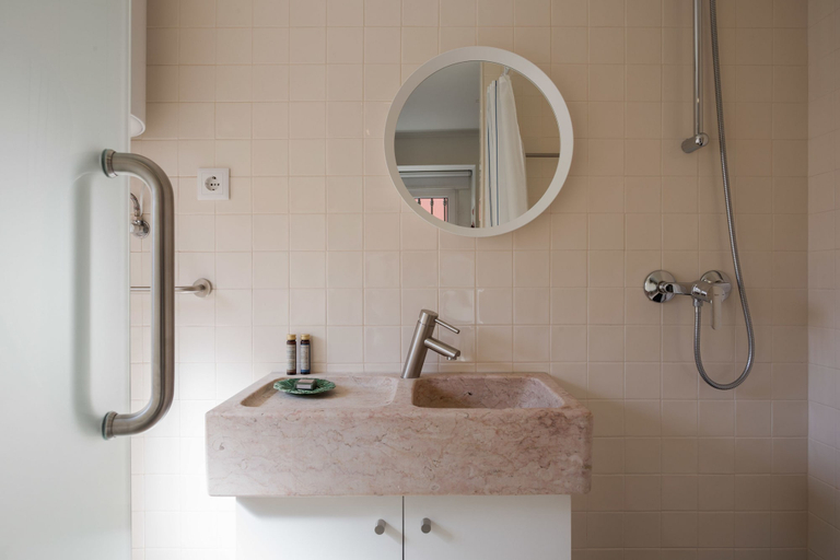 Bathroom 3, Typical and Brand New T.M. Flat, Lisbon