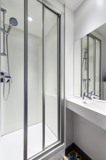Bathroom 5, hotelF1 Moret Fontainebleau, Seine-et-Marne