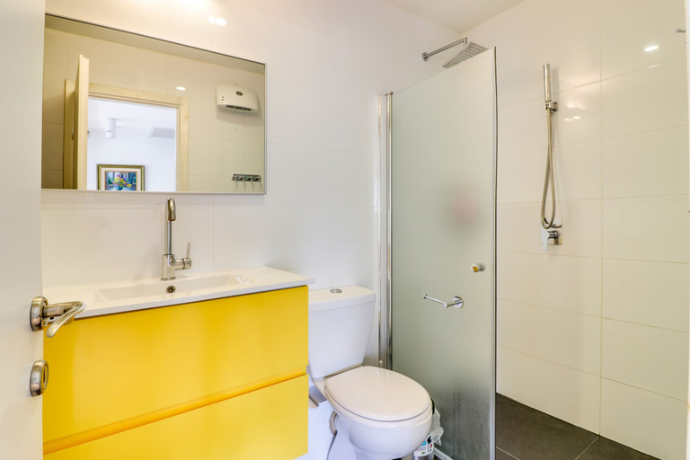 Bathroom 4, Carmel Boutique