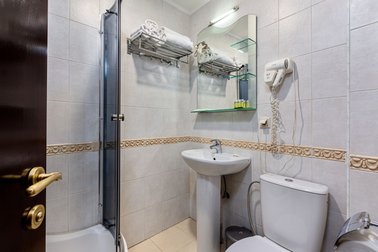 Bathroom 3, Hotel Sharden, Tbilisi