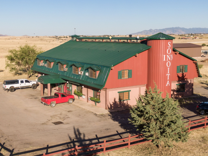 Exterior & Views 1, Sonoita Inn, Santa Cruz