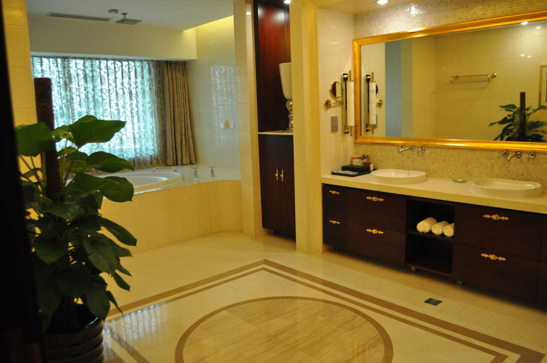 Bathroom 3, Ramada Plaza Shenyang City Center, Shenyang