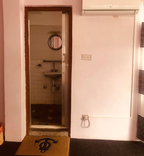 Bathroom, Himal Inn, Bagmati