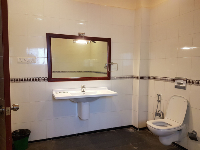 Bathroom 5, Hotel Subhalakshmi Palace, Sivaganga