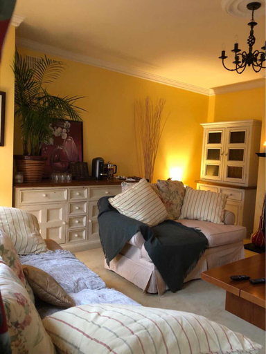 Bedroom 4, Amber Berry