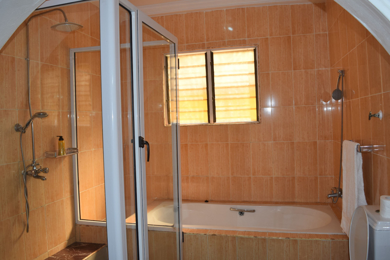 Bathroom 4, Coconut Pointe Villa & Beach Resort, Dangbe East