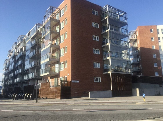 Exterior & Views