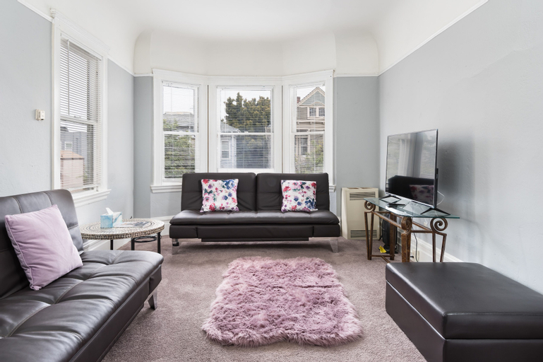 Others 1, Large and Lovely 3 Bedroom Flat, Alameda