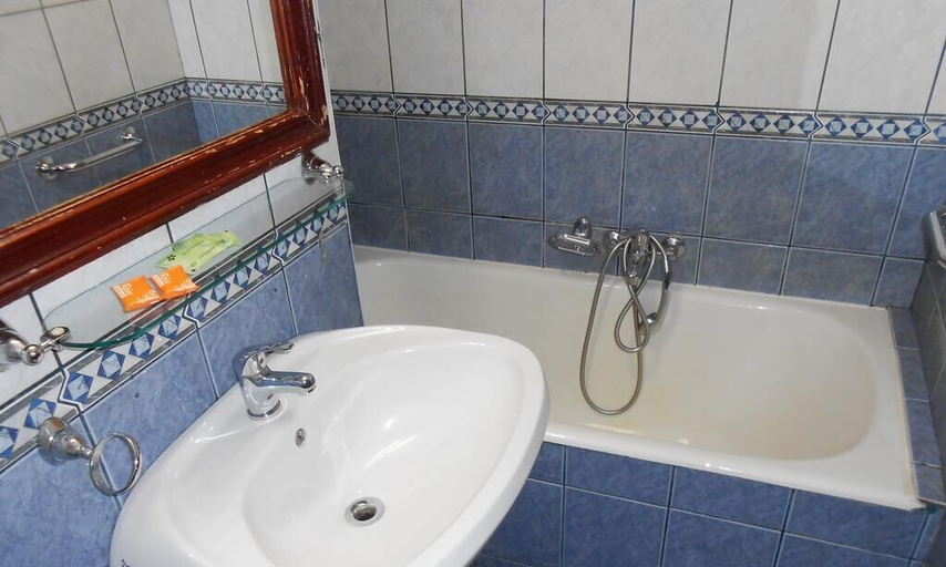 Bathroom 4, Hotel Cetate, Alba Iulia