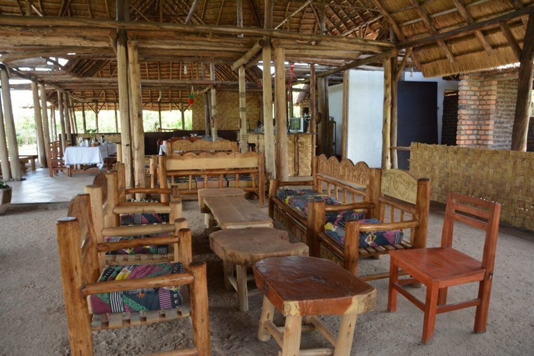 Food & Drinks, Forest Hog Safari Lodge, Busongora