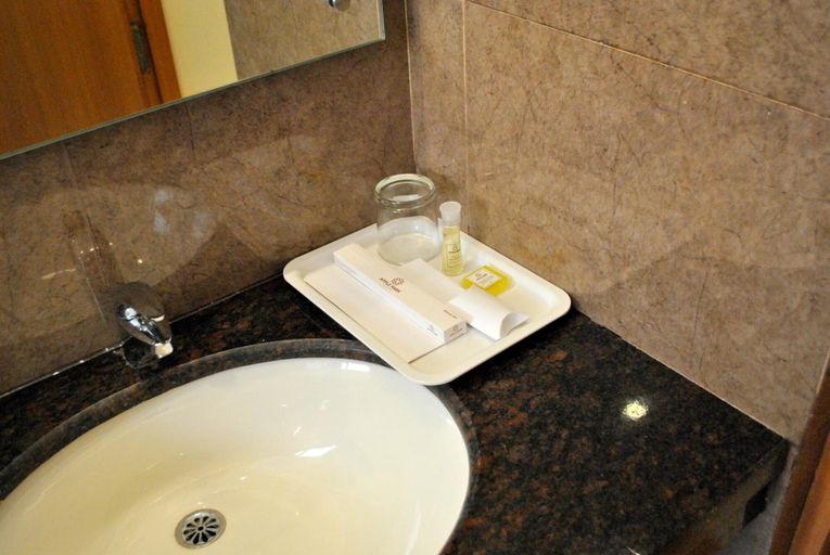 Bathroom 4, Hotel Apple Park, Coimbatore