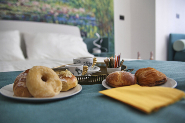 Food & Drinks, Becoloured‑Boutique Art Rooms in Naples, Napoli