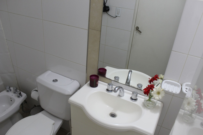 Bathroom 4, Uvas Apart Hotel, Capital