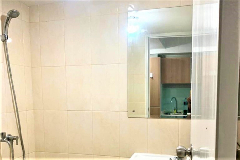 Bathroom 3, Springlake Apartment Summarecon by Veeroom, Bekasi