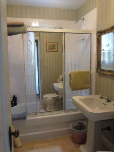 Bathroom, Pimblett's Downtown Toronto B&B, Toronto
