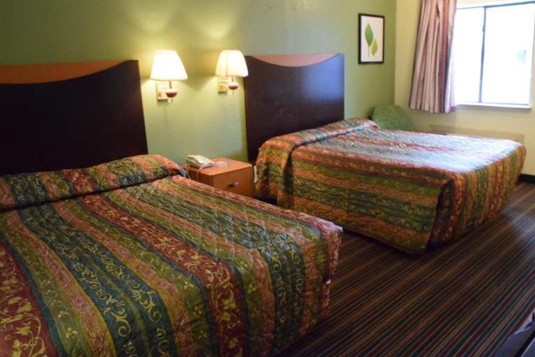 Bedroom 2, Executive Inn Odessa, Ector